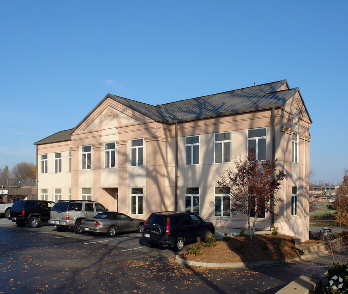 249 Williamson Rd, Mooresville, NC à louer - Photo de l’immeuble – Image 1 sur 70