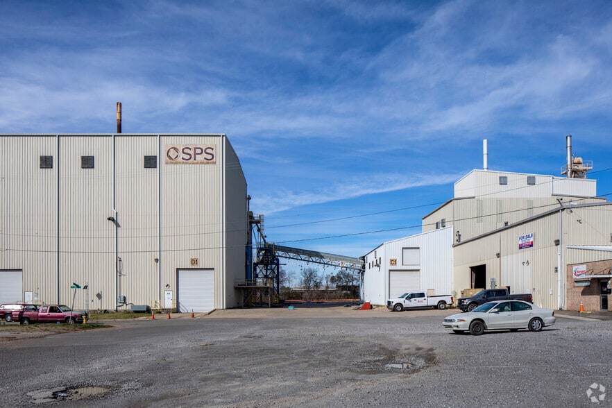 Industrial Manufacturing Plant portefeuille de 4 biens à vendre sur LoopNet.fr - Photo principale – Image 2 sur 12