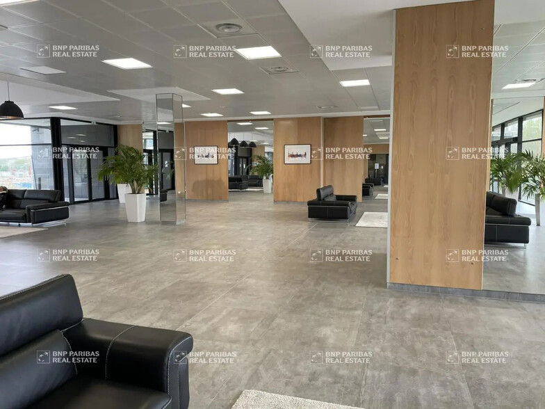 Bureau dans Jossigny à louer - Photo de l’immeuble – Image 1 sur 8