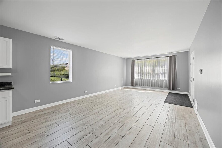 7-Unit East Garfield Park Portfolio portefeuille de 2 biens à vendre sur LoopNet.fr - Photo de l’immeuble – Image 3 sur 22