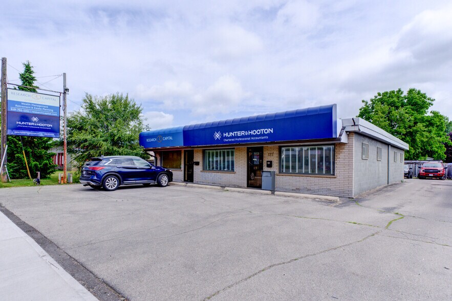 127 Charing Cross St, Brantford, ON à vendre - Photo de l’immeuble – Image 3 sur 27