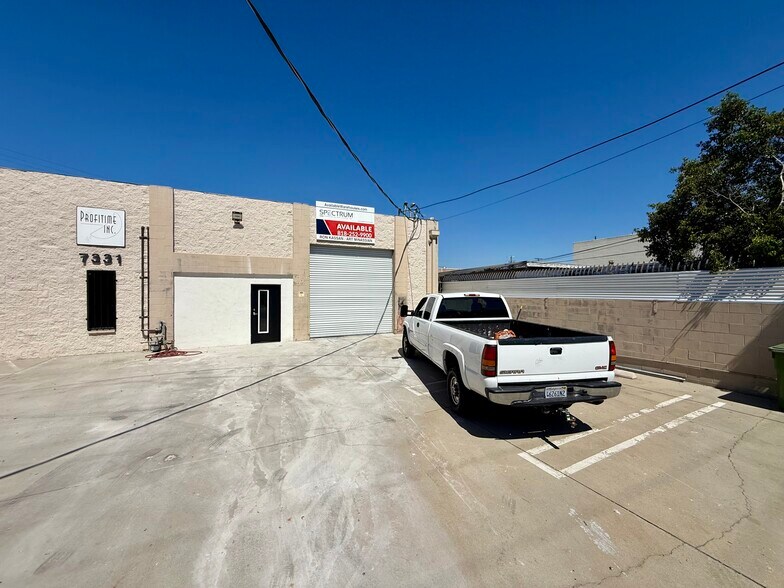 7331 Hinds Ave, North Hollywood, CA à vendre - Photo de l’immeuble – Image 3 sur 15