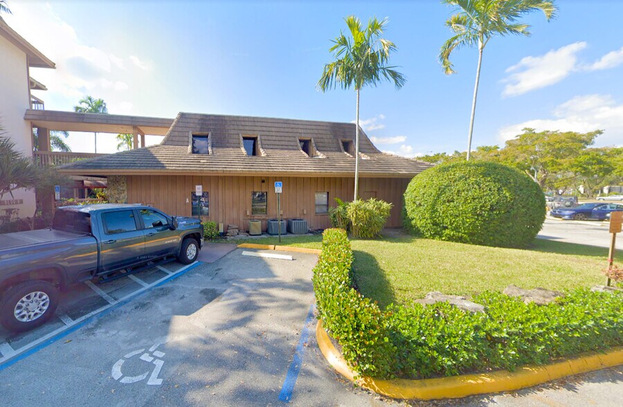 7800 W Oakland Park Blvd, Sunrise, FL à louer - Photo de l’immeuble – Image 3 sur 26