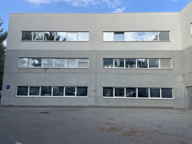 Local d’activités dans Mouans-Sartoux à louer - Photo de l’immeuble – Image 3 sur 7