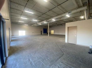 1700 Kiefer Dr, Zion, IL à louer Photo intérieure– Image 2 sur 4