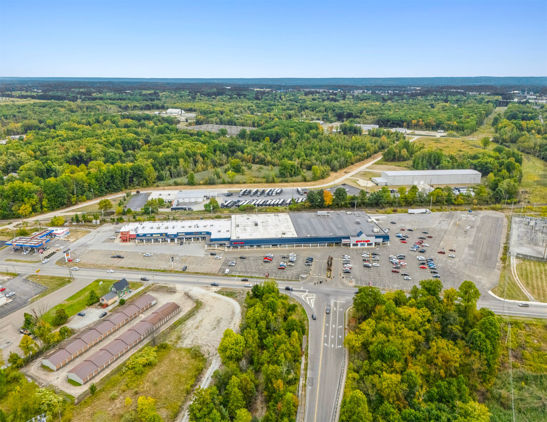 2700-2790 Mahoning Ave NW, Warren, OH à louer Photo de l’immeuble– Image 1 sur 8