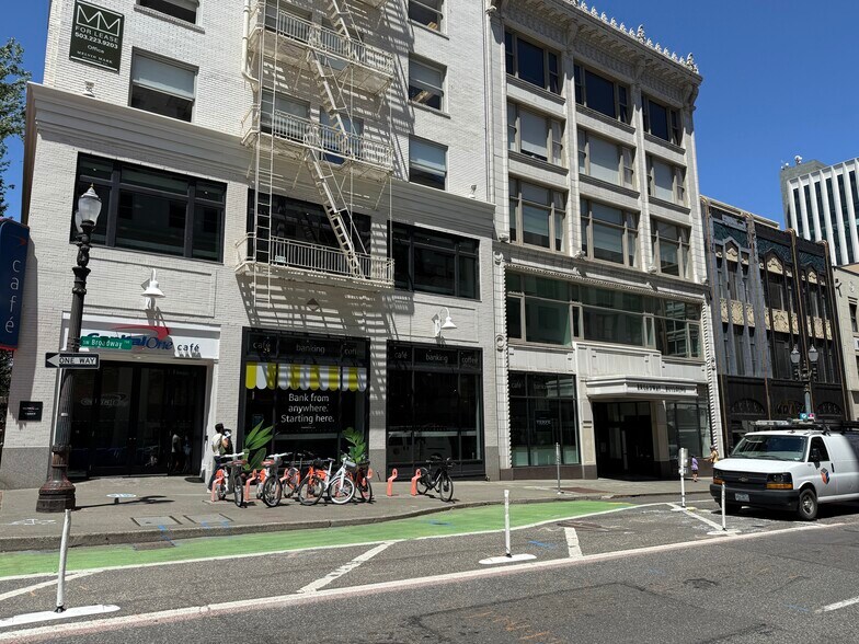 621-623 SW Broadway St, Portland, OR à louer - Photo de l’immeuble – Image 3 sur 6