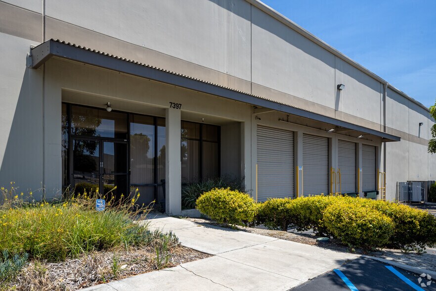 7361-7471 Doig Dr, Garden Grove, CA à louer - Photo de l’immeuble – Image 2 sur 8
