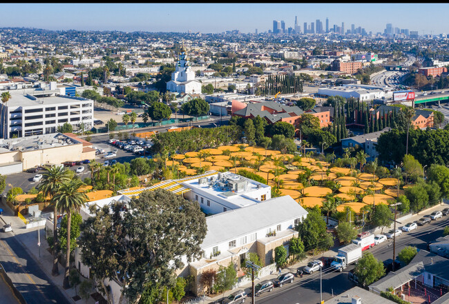 Plus de détails pour 1370 N St Andrews Pl, Los Angeles, CA - Coworking à louer