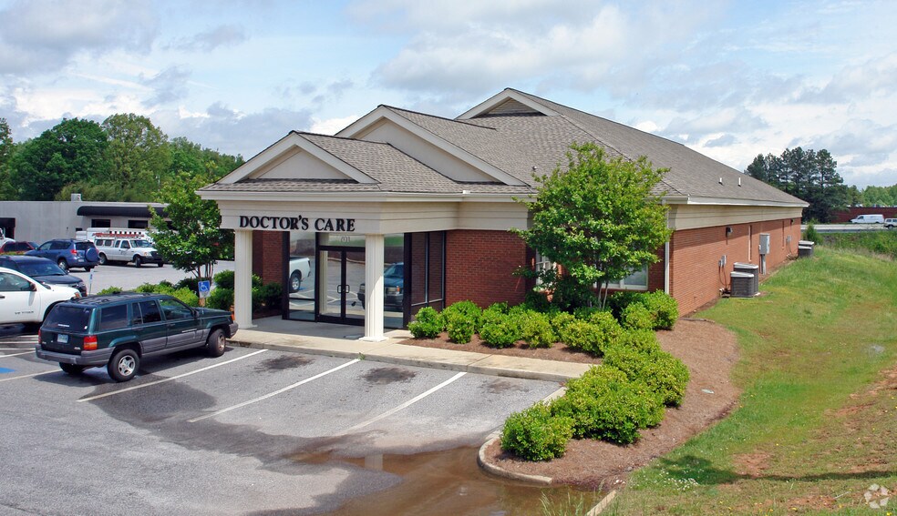 701 Congaree Rd, Greenville, SC à louer - Photo de l’immeuble – Image 3 sur 25