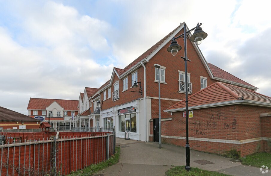 Birchwood Ave, Lincoln à louer - Photo de l’immeuble – Image 3 sur 10