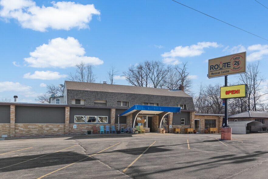 1300 W Fond du Lac St, Ripon, WI à vendre - Photo de l’immeuble – Image 1 sur 53