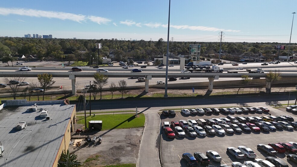 10932 Katy Fwy, Houston, TX à louer - Photo de l’immeuble – Image 2 sur 14