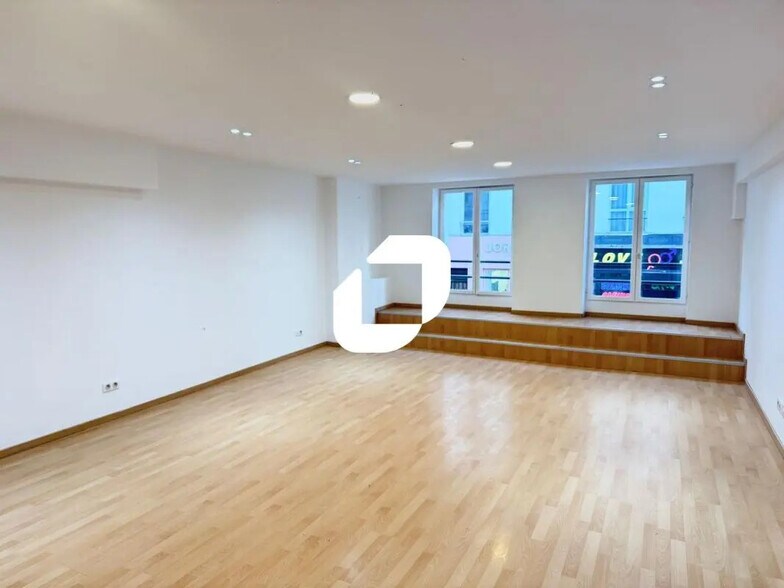 240 Rue Saint-Denis, Paris à louer - Photo de l’immeuble – Image 2 sur 8