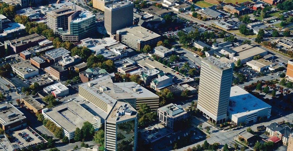 301 N Main St, Greenville, SC à louer - Aérien – Image 2 sur 8