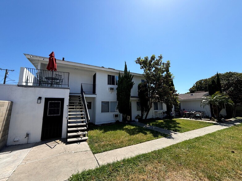 17082 Emerald Ln, Huntington Beach, CA à vendre - Photo de l’immeuble – Image 2 sur 6
