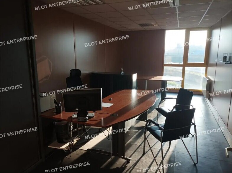 Bureau dans Yffiniac à louer - Photo intérieure – Image 2 sur 4