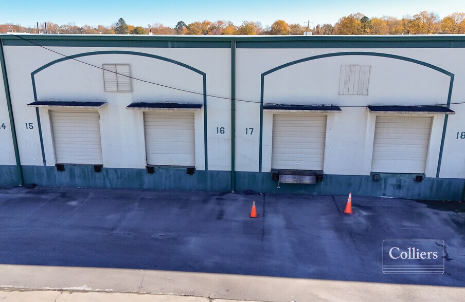 1020 Idlewilde Blvd, Columbia, SC à louer - Photo de l’immeuble – Image 2 sur 3