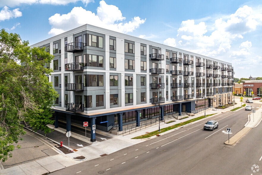 6445 Lyndale Ave S, Richfield, MN à louer - Photo de l’immeuble – Image 1 sur 36