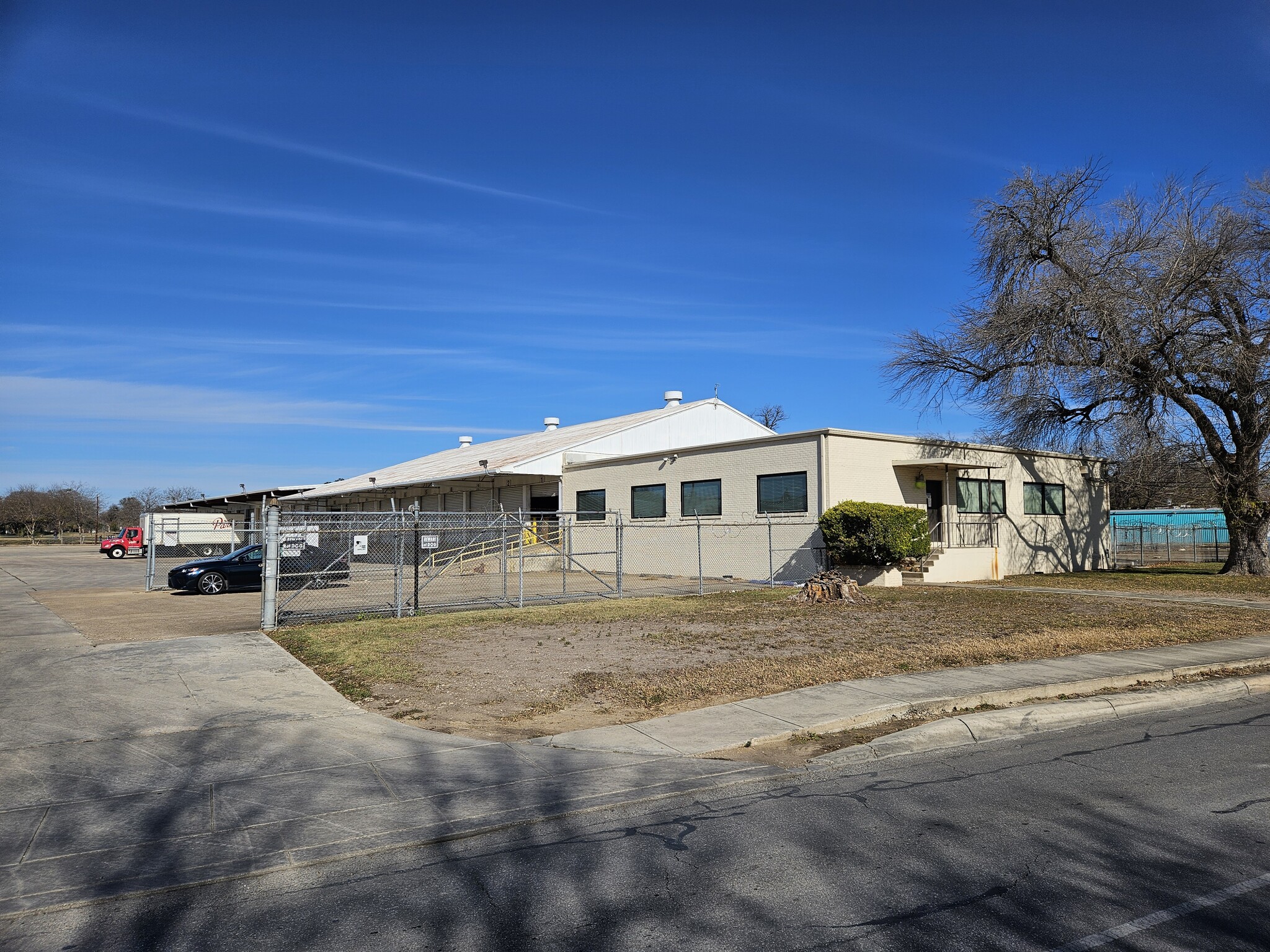 975 E Southcross Blvd, San Antonio, TX à louer Photo de l’immeuble– Image 1 sur 15