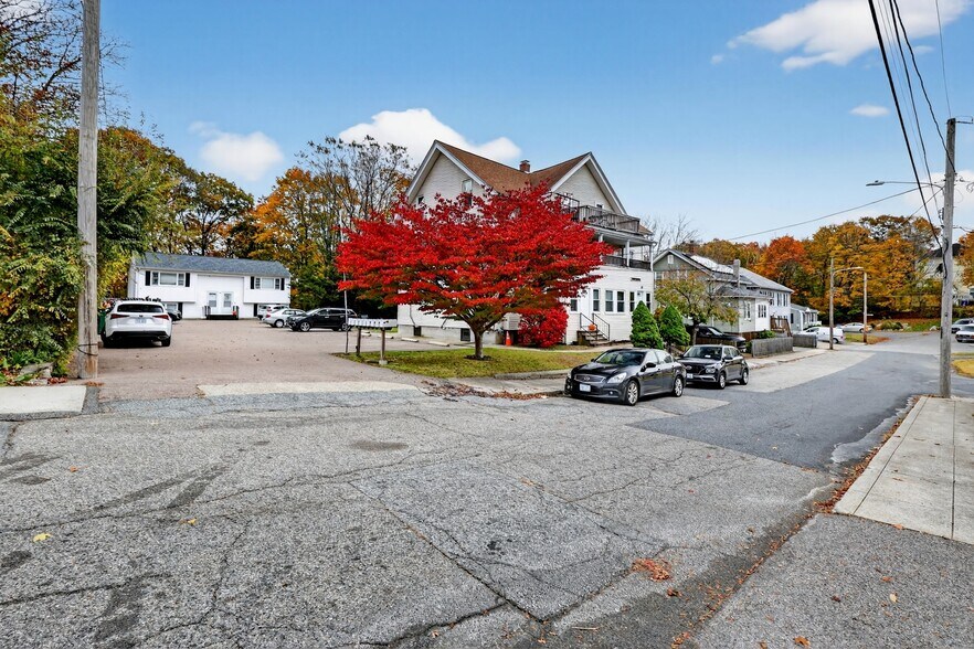 30 Riverdale Ave, West Warwick, RI à vendre - Photo de l’immeuble – Image 2 sur 9