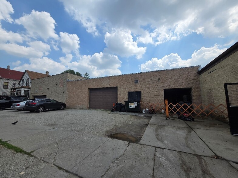 4228 W Montrose Ave, Chicago, IL à vendre - Photo de l’immeuble – Image 2 sur 3