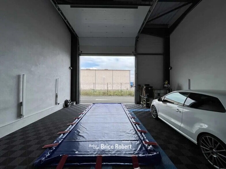 Bureau dans Dagneux à louer - Photo de l’immeuble – Image 3 sur 5