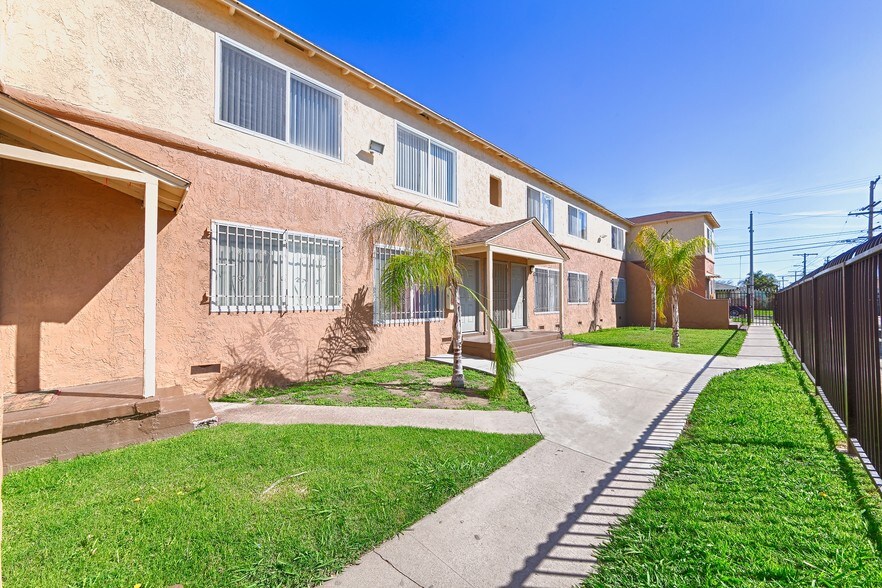 411 N Chester Ave, Compton, CA à vendre - Photo de l’immeuble – Image 2 sur 6