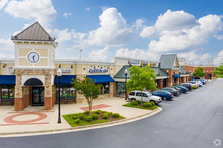 1741-1751 Newnan Crossing Blvd, Newnan, GA à louer - Photo de l’immeuble – Image 3 sur 7