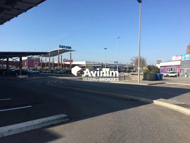 Plus de détails pour Local commercial à louer