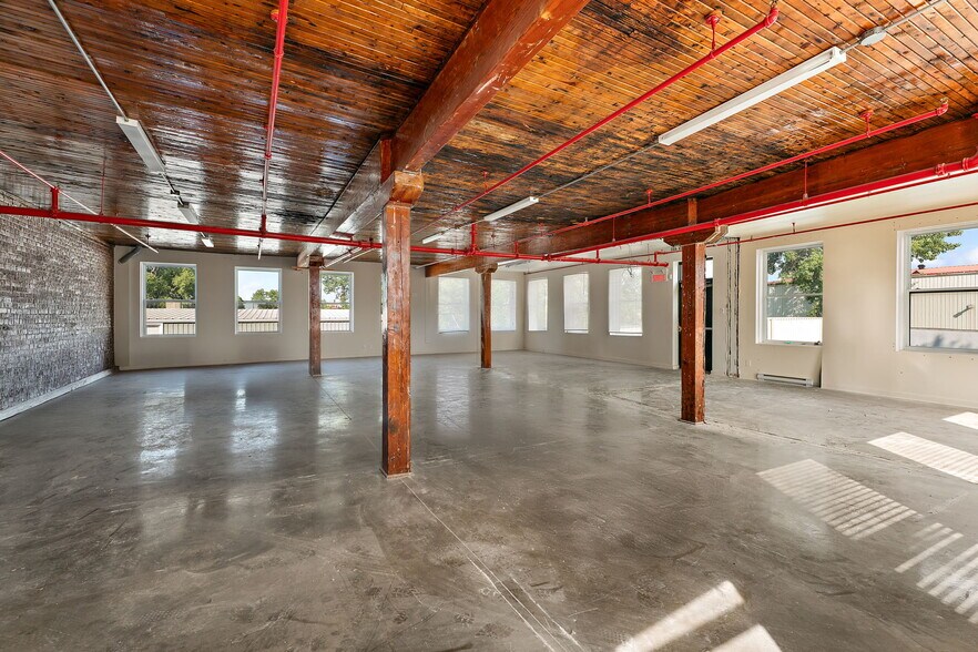 5010 Rue Saint-Patrick, Montréal, QC à louer - Photo de l’immeuble – Image 3 sur 17