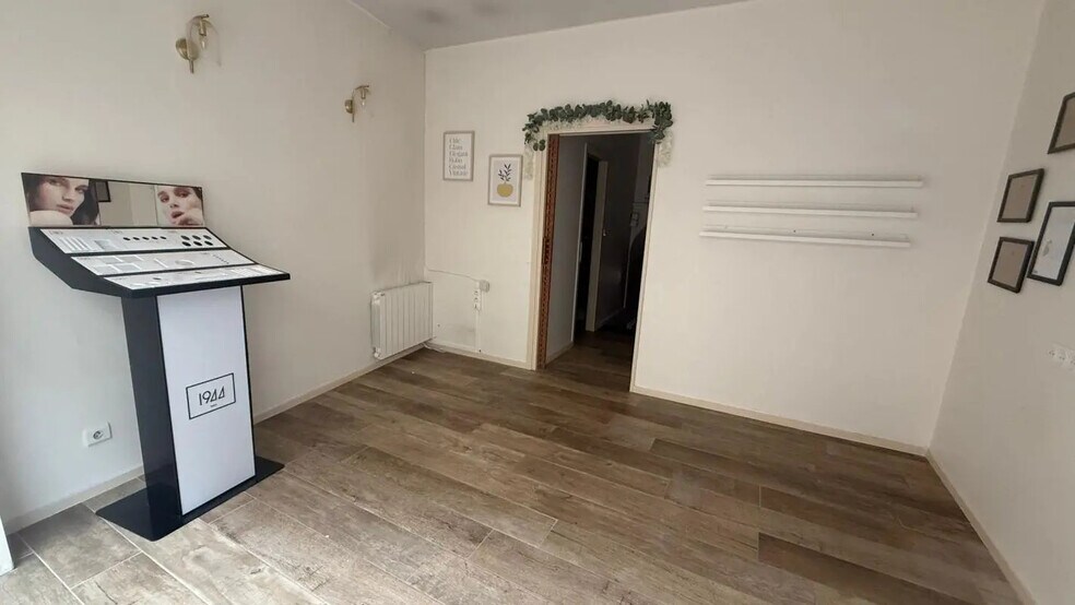 Local d’activités dans Bourg-en-Bresse à louer - Photo de l’immeuble – Image 2 sur 6