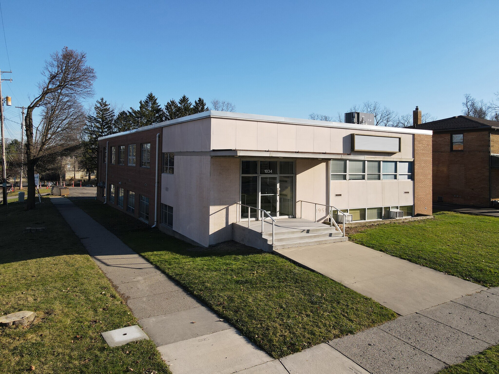 1034 N Washington Ave, Lansing, MI à vendre Photo principale– Image 1 sur 2