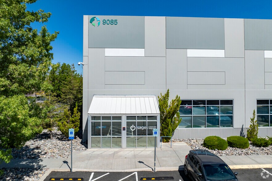 9085 Moya Blvd, Reno, NV à louer - Photo de l’immeuble – Image 3 sur 5