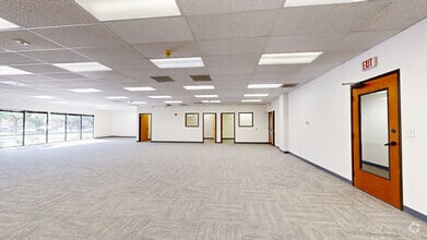 1202 E Arapaho Rd, Richardson, TX à louer Numérisation 3D Matterport– Image 1 sur 4