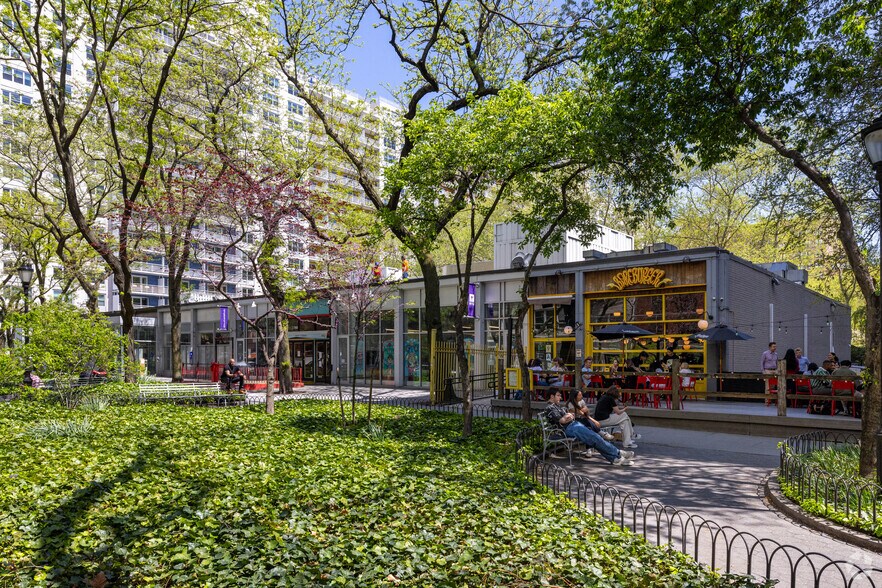 535-555 La Guardia Pl, New York, NY à louer - Photo de l’immeuble – Image 2 sur 5
