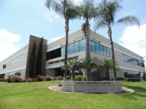 2552 Walnut Ave, Tustin, CA à louer Photo de l’immeuble– Image 1 sur 7