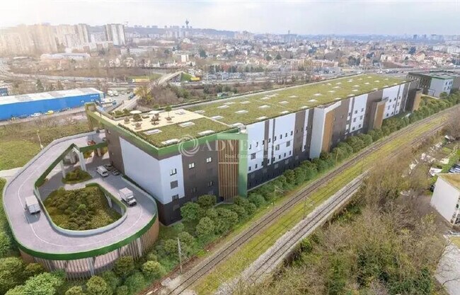 Plus de détails pour Local d'activités à louer