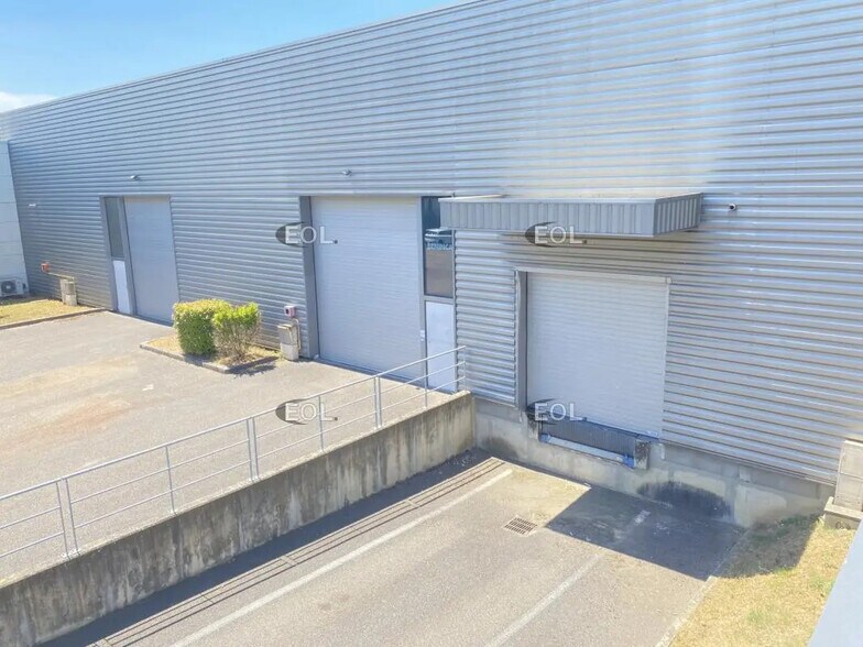 Local d’activités dans Saint-Priest à louer - Photo de l’immeuble – Image 3 sur 19