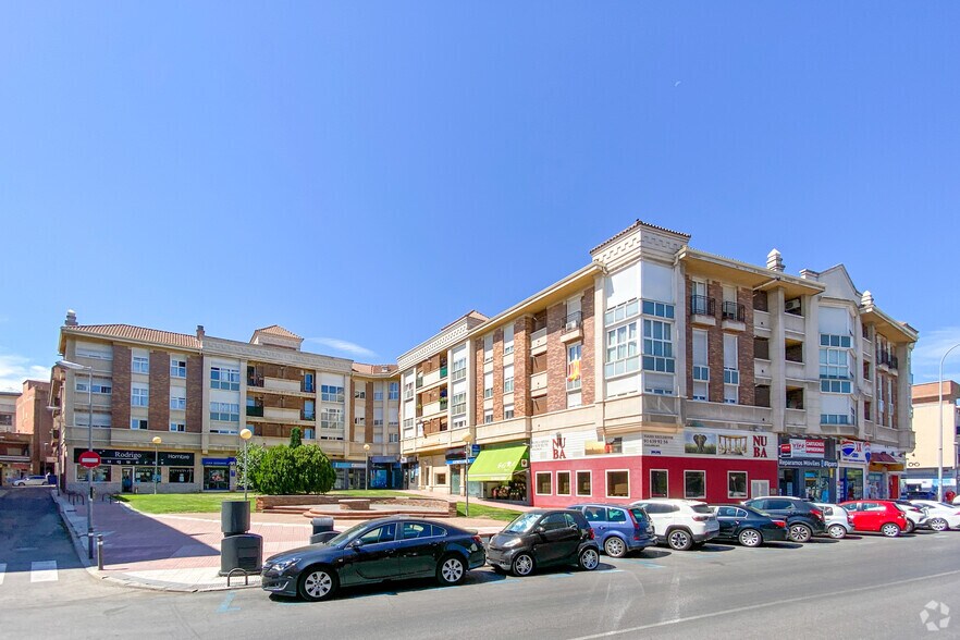 Local commercial dans Majadahonda, Madrid à louer - Photo de l’immeuble – Image 3 sur 4