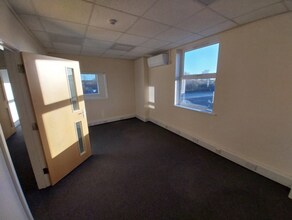 10 Pioneer Way, Lincoln à louer Photo intérieure– Image 2 sur 4