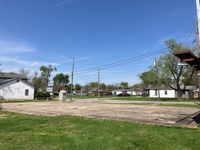 1021 Hart St, Vincennes, IN à vendre - Photo de l’immeuble – Image 2 sur 5