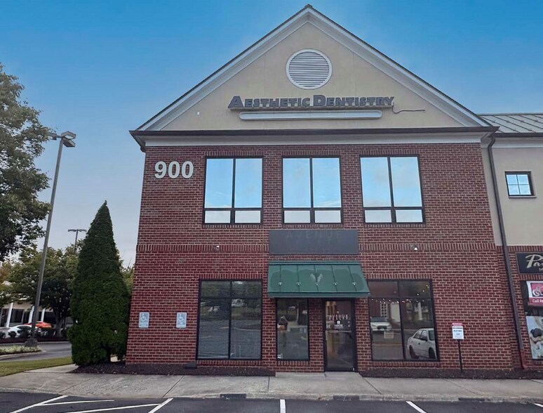 900-920 Gardens Blvd, Charlottesville, VA à louer - Photo de l’immeuble – Image 1 sur 6