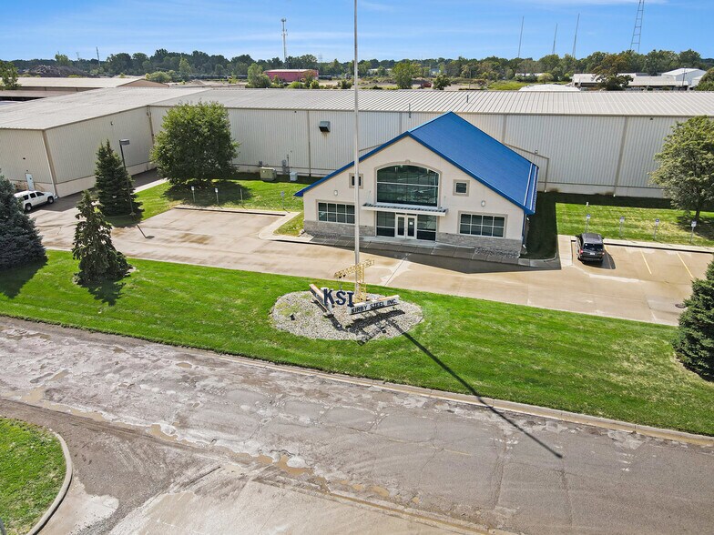 4072 Flint Asphalt Dr, Burton, MI à vendre - Photo de l’immeuble – Image 3 sur 15