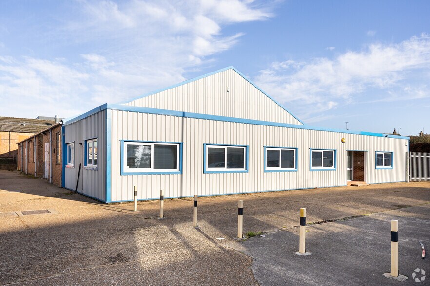 64 Victoria Rd, Burgess Hill à louer - Photo de l’immeuble – Image 2 sur 2