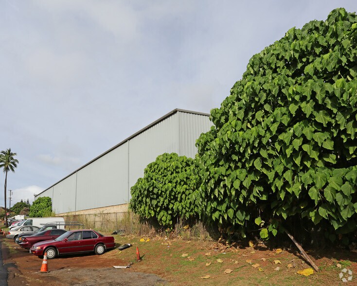 94-133 Pahu St, Waipahu, HI à louer - Photo de l’immeuble – Image 3 sur 13