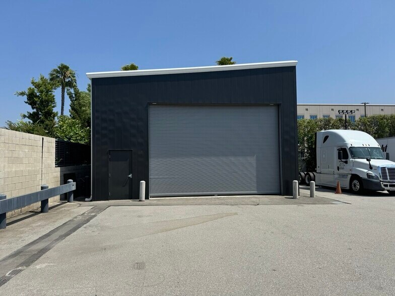 2940 N Hollywood Way, Burbank, CA à louer - Photo de l’immeuble – Image 2 sur 11