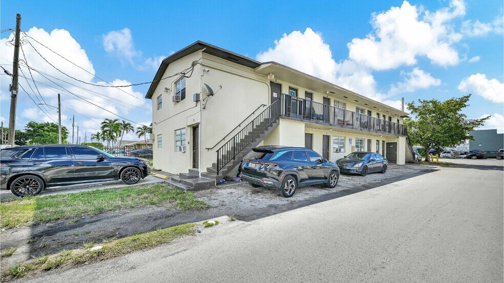 324 NW 3rd St, Hallandale Beach, FL à vendre - Photo de l’immeuble – Image 2 sur 4