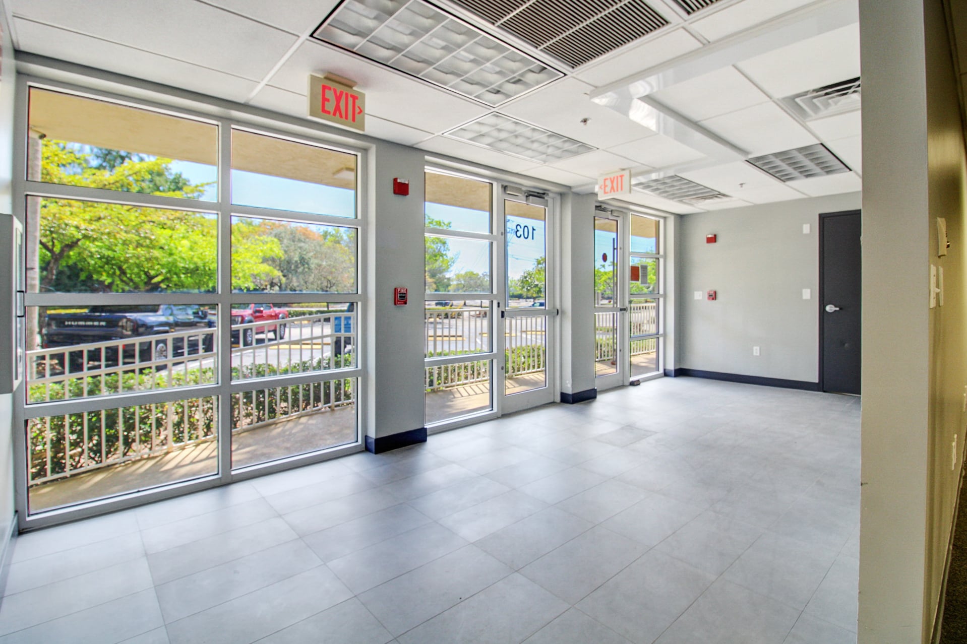 895 SW 30th Ave, Pompano Beach, FL à louer Photo de l’immeuble– Image 1 sur 9