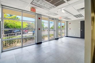 895 SW 30th Ave, Pompano Beach, FL à louer Photo de l’immeuble– Image 1 sur 9